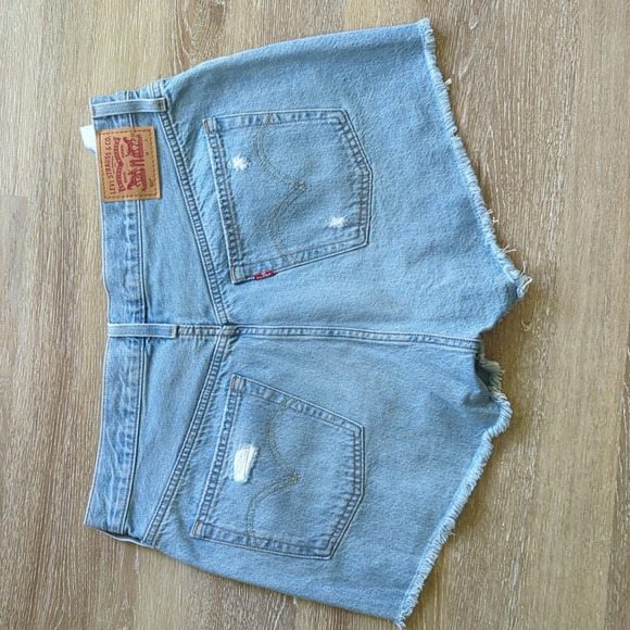 NWOT Levi's 501 Jean Shorts - Picture 2 of 3